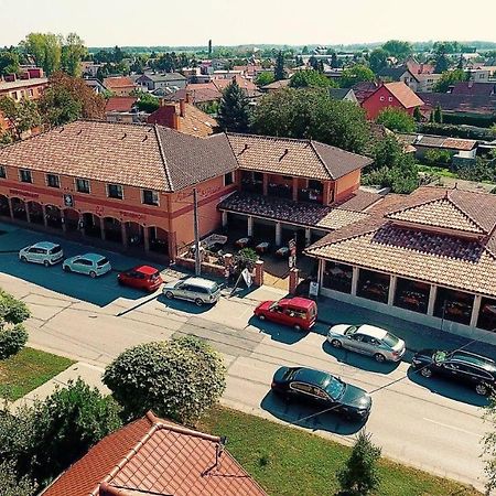 Corvin Pension And Restaurant Veľký Meder Esterno foto