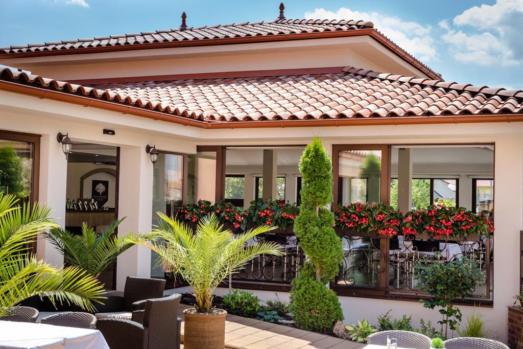 Corvin Pension And Restaurant Veľký Meder Esterno foto