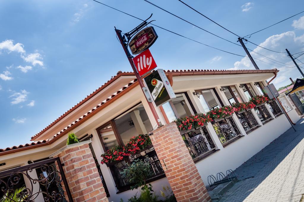 Corvin Pension And Restaurant Veľký Meder Esterno foto