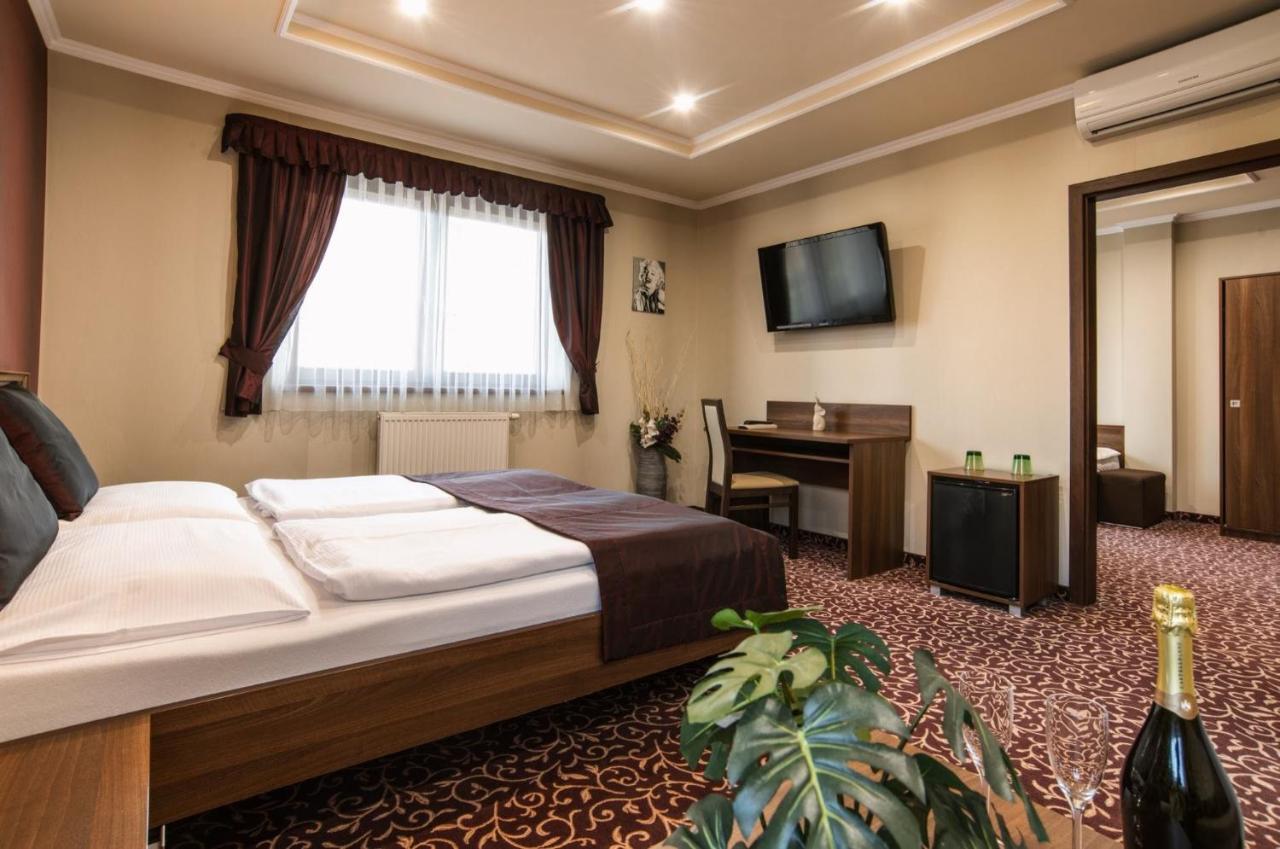 Corvin Pension And Restaurant Veľký Meder Esterno foto