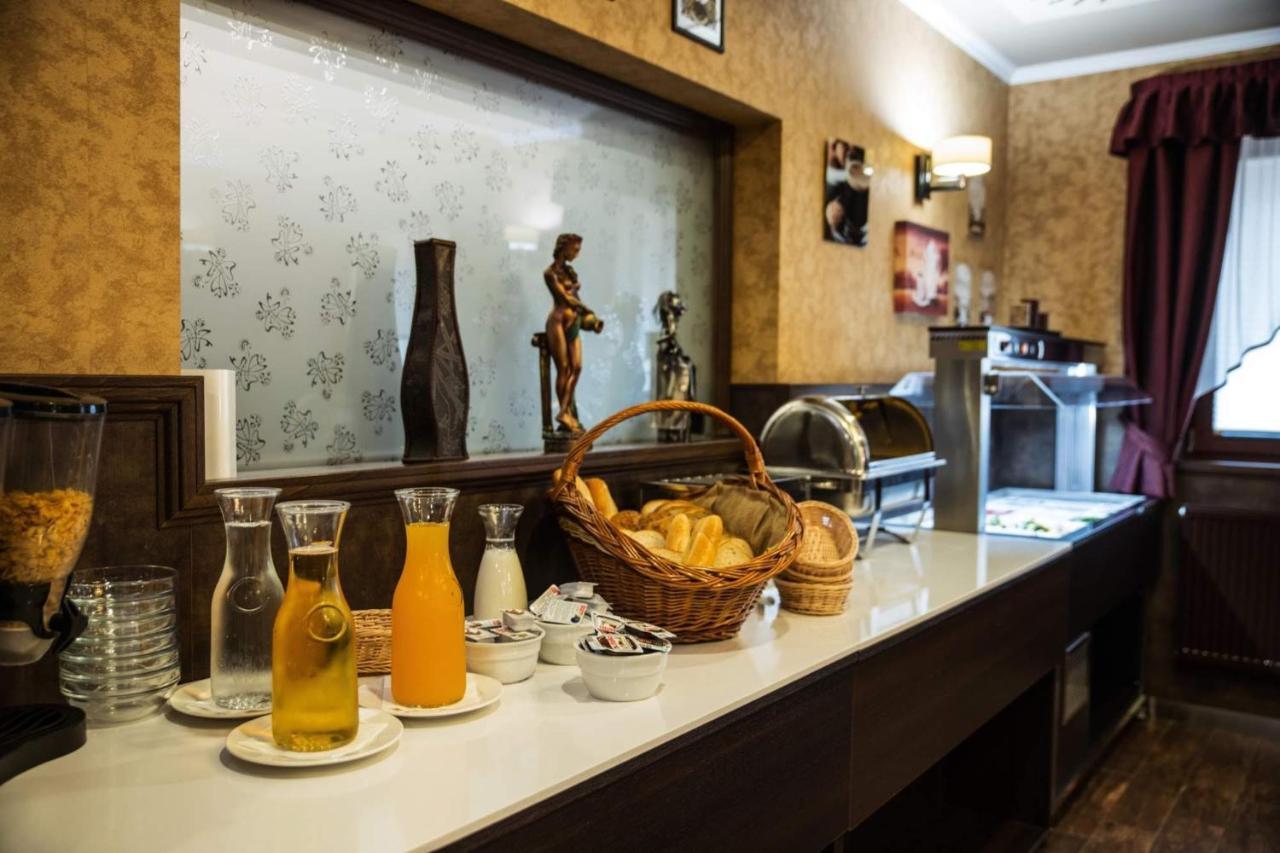 Corvin Pension And Restaurant Veľký Meder Esterno foto